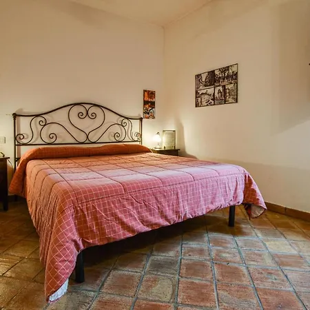 Awesome In Caltagirone With Kitchen 度假居